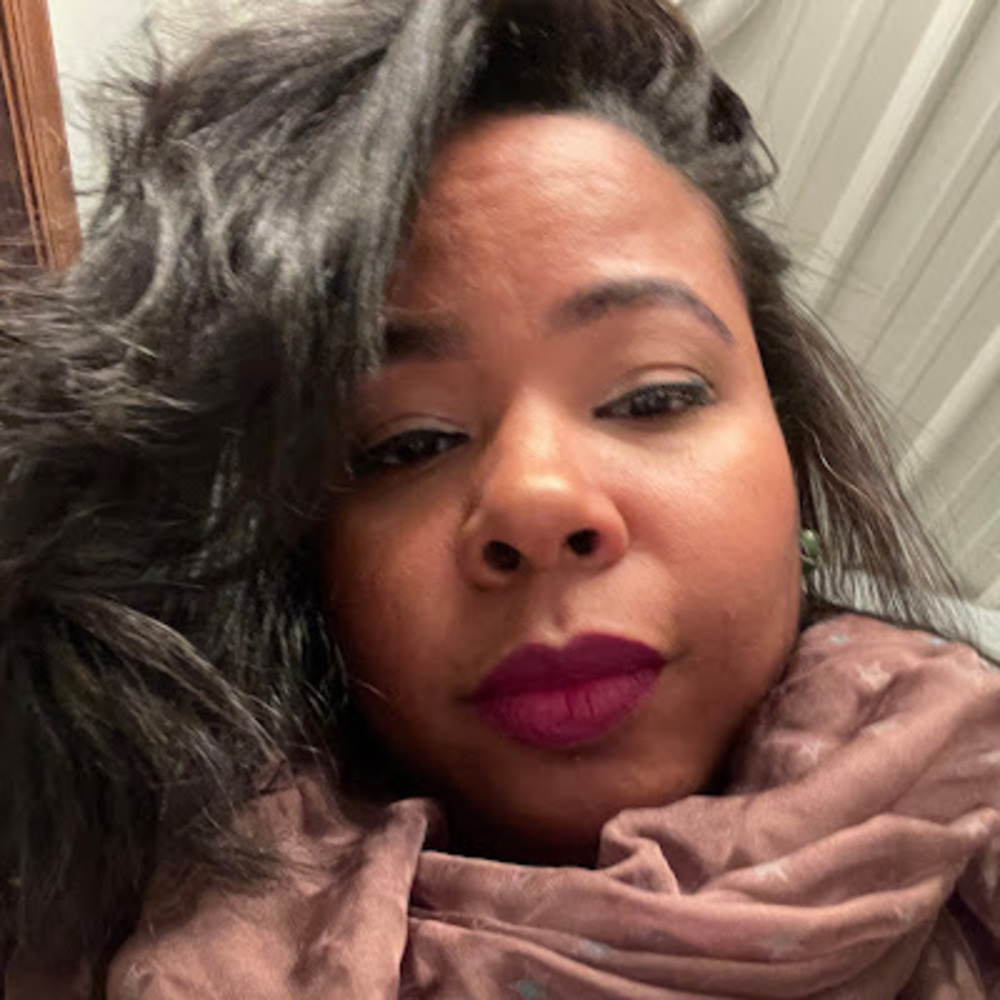 Meet your Posher, Yanira m
